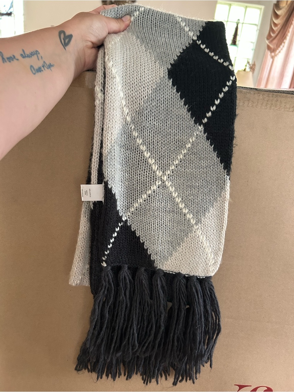New York & Company Argyle Fringe scarf - Black & Gray